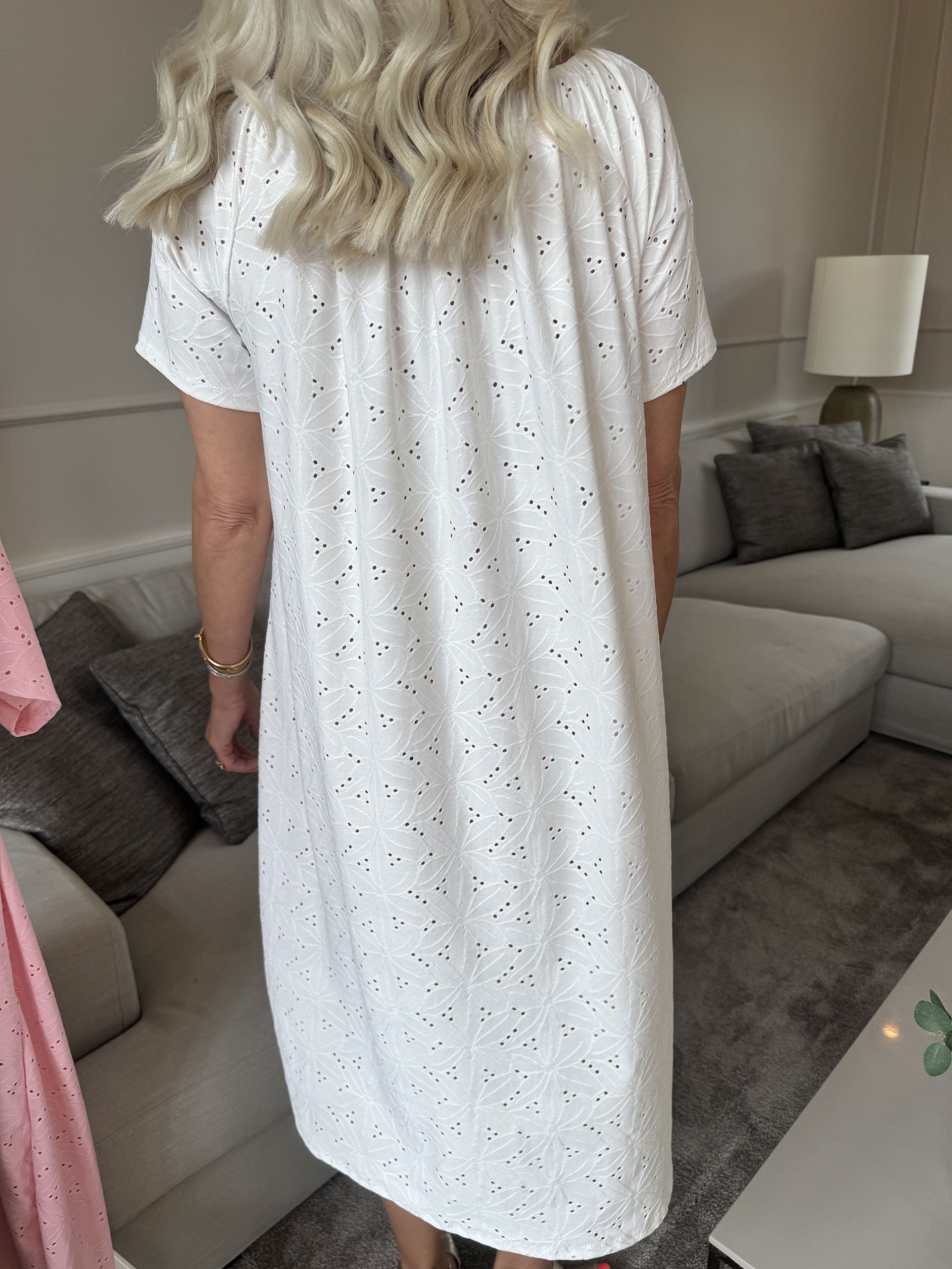 Aliz - Sød blød kjole med broderie anglaise